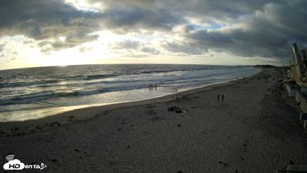 17th St. Del Mar Beach - 4K NW View Live Cam - May 25, 2026, 6:47pm PDT