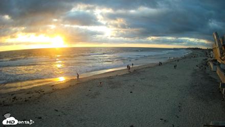 17th St. Del Mar Beach - 4K NW View Live Cam - May 25, 2026, 7:33pm PDT