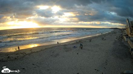 17th St. Del Mar Beach - 4K NW View Live Cam - May 25, 2026, 7:33pm PDT