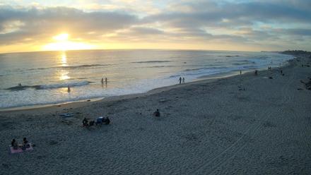 17th St. Del Mar Beach - 4K NW View Live Cam - Jul 10, 2025, 7:40pm PDT