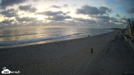 17th St. Del Mar Beach - 4K NW View Live Cam - Apr 29, 2026, 7:51pm PDT