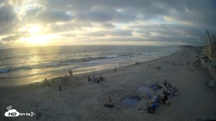 17th St. Del Mar Beach - 4K NW View Live Cam - Aug 12, 2026, 7:03pm PDT