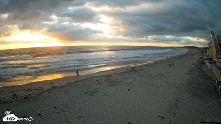17th St. Del Mar Beach - 4K NW View Live Cam - May 25, 2026, 7:36pm PDT