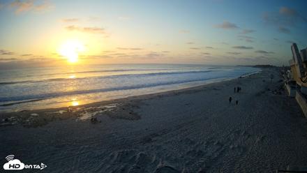 17th St. Del Mar Beach - 4K NW View Live Cam - May 14, 2026, 7:27pm PDT