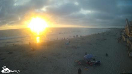 17th St. Del Mar Beach - 4K NW View Live Cam - Jul 4, 2026, 7:49pm PDT