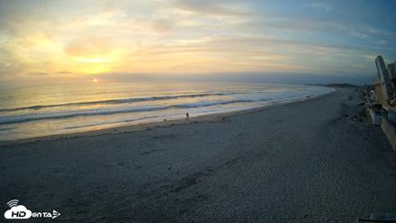 17th St. Del Mar Beach - 4K NW View Live Cam - May 12, 2026, 7:35pm PDT