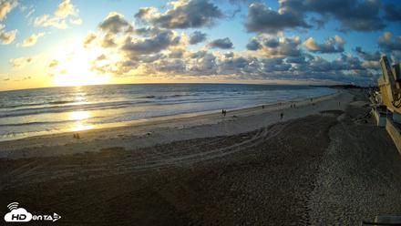 17th St. Del Mar Beach - 4K NW View Live Cam - May 5, 2026, 7:13pm PDT