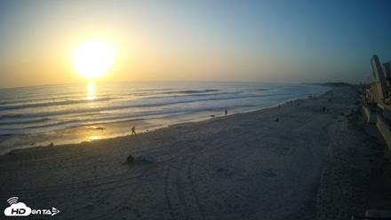 17th St. Del Mar Beach - 4K NW View Live Cam - May 18, 2026, 7:20pm PDT