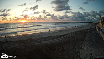 17th St. Del Mar Beach - 4K NW View Live Cam - May 5, 2026, 7:33pm PDT