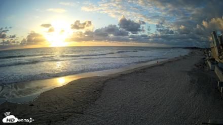 17th St. Del Mar Beach - 4K NW View Live Cam - May 27, 2026, 7:31pm PDT