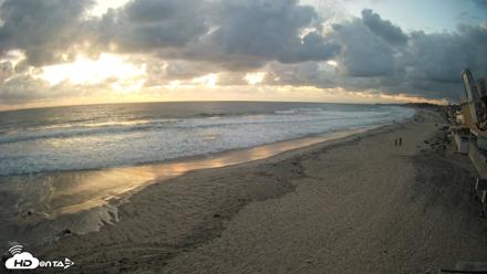 17th St. Del Mar Beach - 4K NW View Live Cam - May 27, 2026, 8:03pm PDT