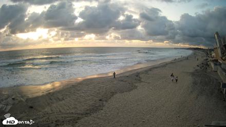 17th St. Del Mar Beach - 4K NW View Live Cam - May 27, 2026, 8:00pm PDT