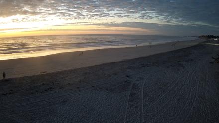 17th St. Del Mar Beach - 4K NW View Live Cam - Oct 10, 2025, 6:45pm PDT