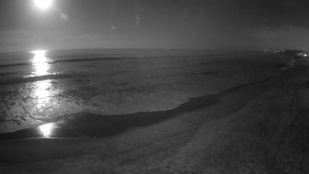 17th St. Del Mar Beach - 4K NW View Live Cam - Dec 3, 2025, 4:01am PST