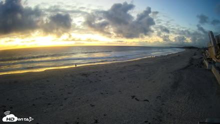 17th St. Del Mar Beach - 4K NW View Live Cam - Apr 21, 2026, 7:41pm PDT