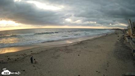 17th St. Del Mar Beach - 4K NW View Live Cam - May 25, 2026, 7:54pm PDT