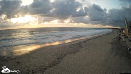 17th St. Del Mar Beach - 4K NW View Live Cam - May 27, 2026, 8:02pm PDT