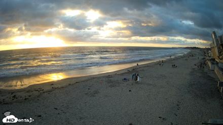 17th St. Del Mar Beach - 4K NW View Live Cam - May 25, 2026, 7:28pm PDT