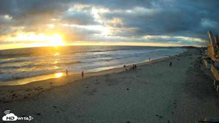 17th St. Del Mar Beach - 4K NW View Live Cam - May 25, 2026, 7:33pm PDT
