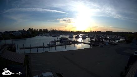 Point Roberts Marina NW Live Webcam - May 1, 2026, 7:47pm PDT
