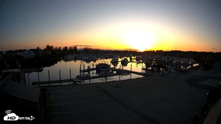 Point Roberts Marina NW Live Webcam - Apr 26, 2026, 8:20pm PDT