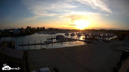 Point Roberts Marina NW Live Webcam - May 1, 2026, 8:05pm PDT