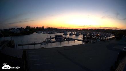 Point Roberts Marina NW Live Webcam - May 1, 2026, 8:52pm PDT