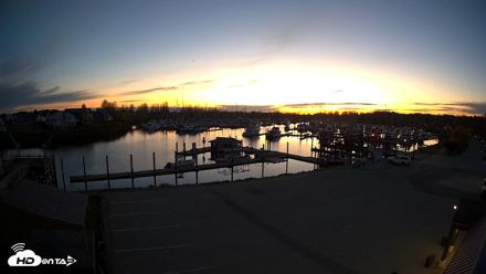 Point Roberts Marina NW Live Webcam - Apr 15, 2026, 8:30pm PDT