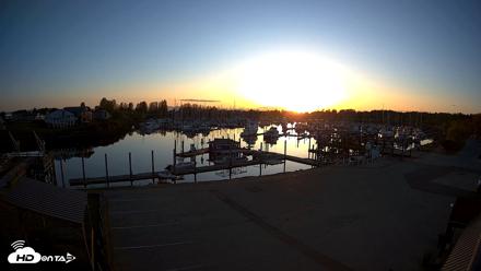 Point Roberts Marina NW Live Webcam - Apr 26, 2026, 8:07pm PDT