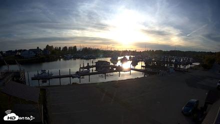 Point Roberts Marina NW Live Webcam - Apr 30, 2026, 7:39pm PDT