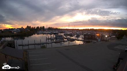 Point Roberts Marina NW Live Webcam - Sep 9, 2026, 8:03pm PDT