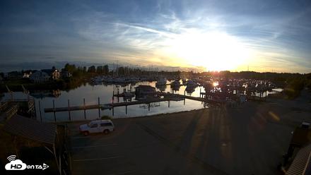 Point Roberts Marina NW Live Webcam - May 19, 2026, 8:27pm PDT