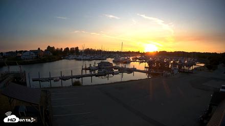 Point Roberts Marina NW Live Webcam - Aug 3, 2026, 8:35pm PDT