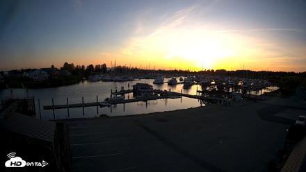 Point Roberts Marina NW Live Webcam - May 3, 2026, 8:30pm PDT