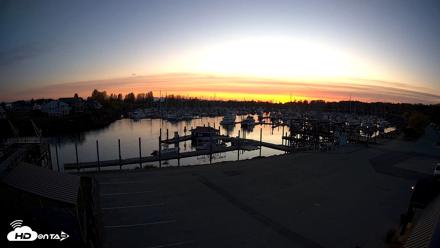 Point Roberts Marina NW Live Webcam - Apr 24, 2026, 8:30pm PDT