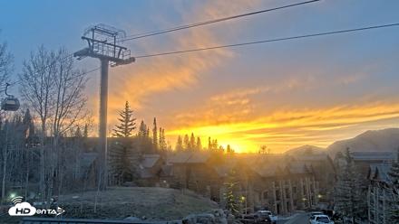 Mountain Lodge Telluride Live Webcam - Apr 22, 2026, 7:58pm MDT