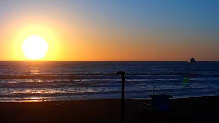 El Porto - Manhattan Beach Live Surf Webcam - Feb 11, 2026, 5:22pm PST