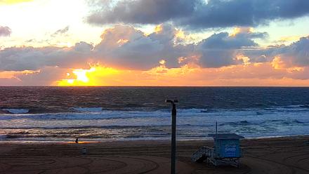 El Porto - Manhattan Beach Live Surf Webcam - Feb 16, 2026, 5:29pm PST