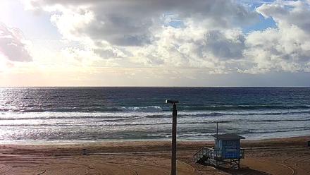 El Porto - Manhattan Beach Live Surf Webcam - Feb 17, 2026, 4:09pm PST