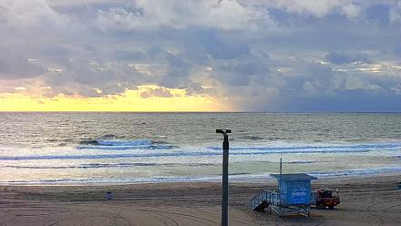 El Porto - Manhattan Beach Live Surf Webcam - Feb 17, 2026, 4:49pm PST