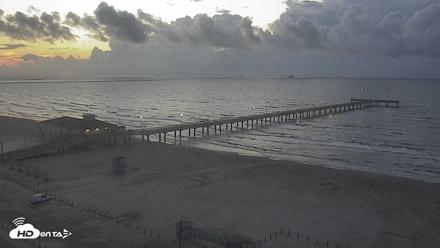 The Dunes - Port Aransas Live Beach Cam - Sep 9, 2026, 7:05am CDT