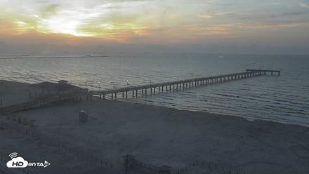 The Dunes - Port Aransas Live Beach Cam - Aug 24, 2026, 7:05am CDT