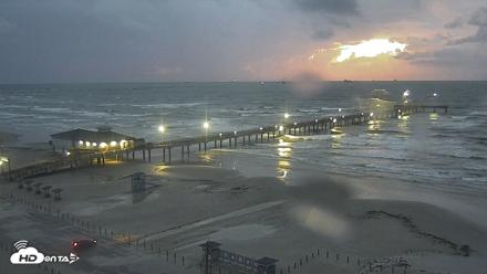 The Dunes - Port Aransas Live Beach Cam - Oct 2, 2026, 7:11am CDT
