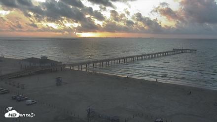 The Dunes - Port Aransas Live Beach Cam - Sep 7, 2026, 7:18am CDT