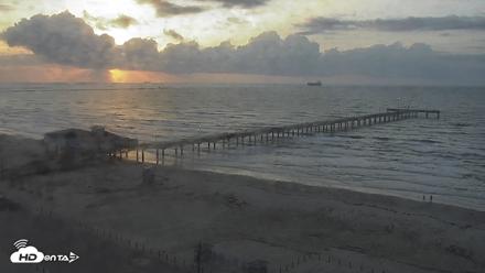 The Dunes - Port Aransas Live Beach Cam - Apr 23, 2026, 7:11am CDT