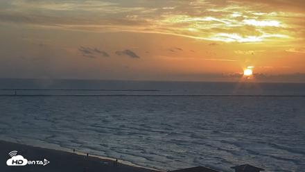 The Dunes - Port Aransas Live Beach Cam - Aug 19, 2026, 7:04am CDT
