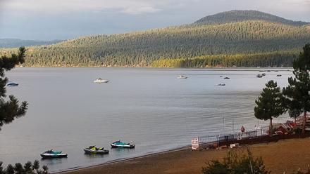 Kings Beach North Lake Tahoe Live Webcam - Sep 19, 2025, 7:37am PDT