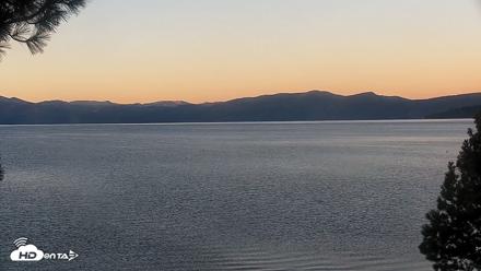 Kings Beach North Lake Tahoe Live Webcam - Oct 18, 2026, 7:17am PDT