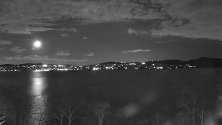 Hudson River Live Webcam - Nov 26, 2025, 9:21pm EST