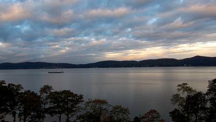 Hudson River Live Webcam - Oct 11, 2025, 7:32am EDT